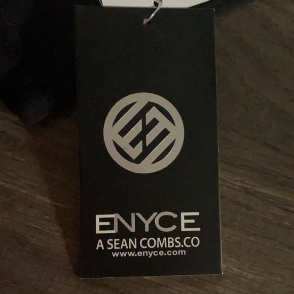 Clothes - Picture 4 of 4